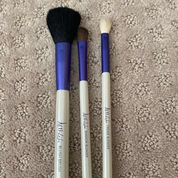 acti-labs Other - BNWOT Acti-Labs Makeup Brush Bundle